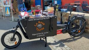 Stand de La Roue Tourne au marché de Séné